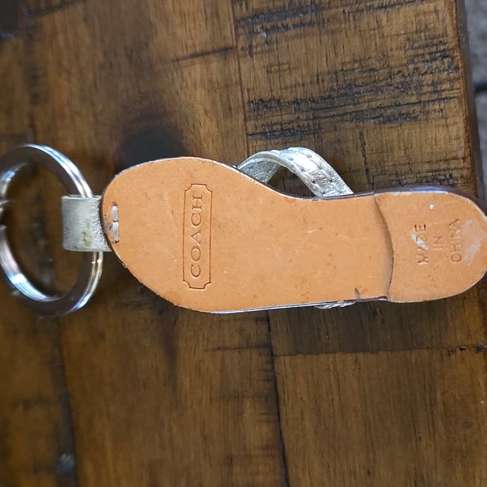 Coach Flipflop Keyring - Picture 2 of 3
